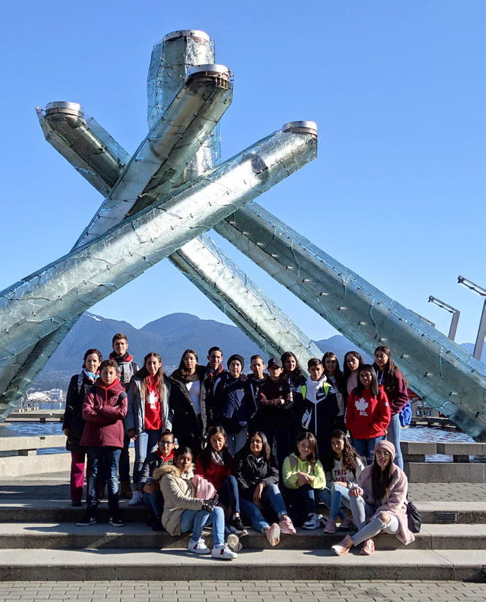 Estudantes internacionais em atividade no programa de Maple Ridge - Pitt Meadows
